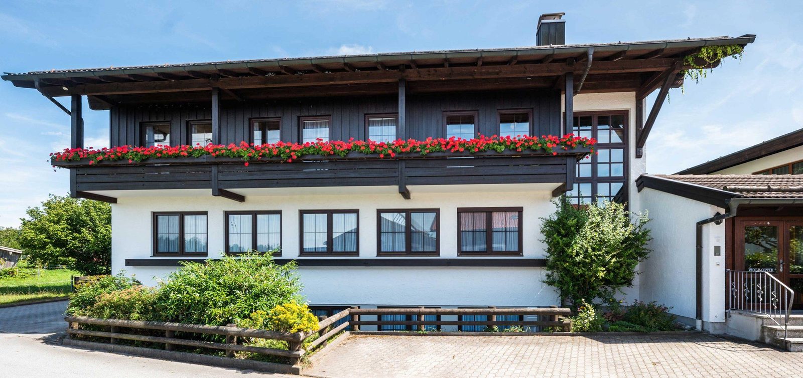 Firmengebäude der Ludwig Wolf GmbH in Neukirchen am Simssee